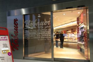 22, U2-Station Aspernstraße Bäckerei & Konditorei - Stehcafé